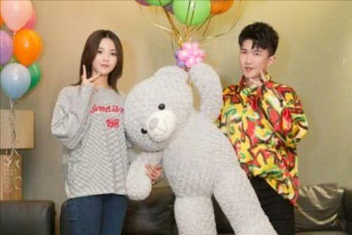 娱乐圈吃瓜背景板图片,揭秘“吃瓜群众”背后的故事